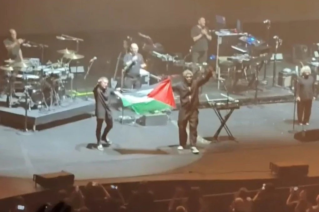 Singapurska policija istražuje Massive Attack nakon isticanja palestinske zastave na koncertu