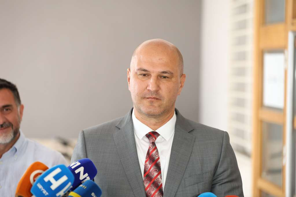 Mujić: Na kandidatskim listama SDA više od 43 posto žena