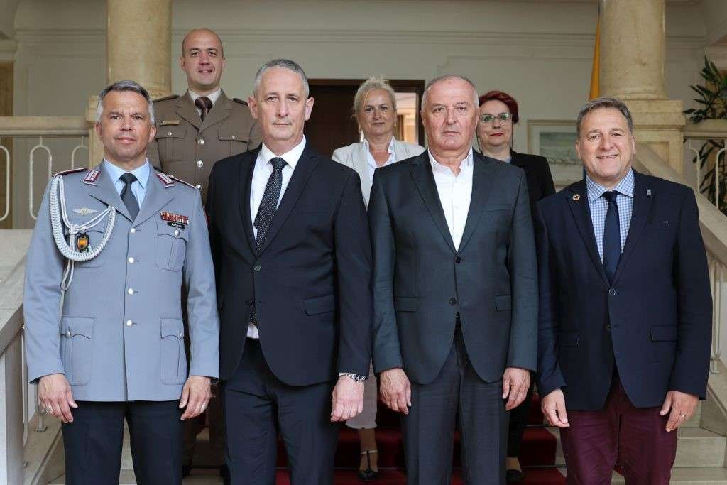 SR Njemačka pomaže modernizaciju skladišta OS BiH u Derventi