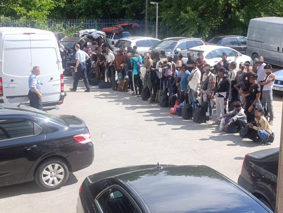 Državljanin BiH uhapšen u Kozarskoj Dubici: U kombiju pronađen 51 migrant