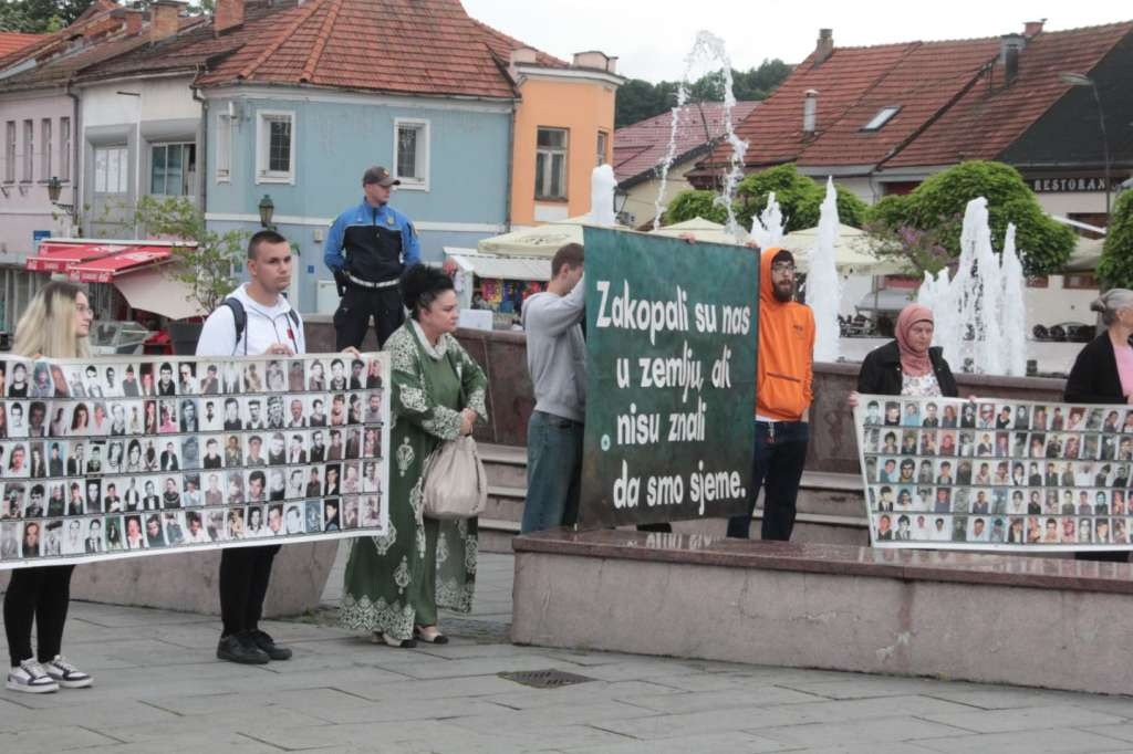 Majke Srebrenice: Mnogi posmrtni ostaci nisu pronađeni, još uvijek ima odgovornih koji nisu kažnjeni