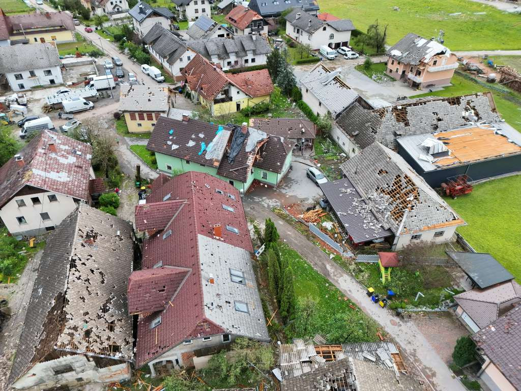 Gotovo 1.800 domaćinstava u Sloveniji bez struje nakon olujnog nevremena