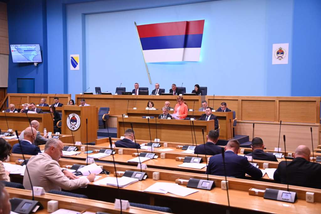 NSRS: Vlast tvrdi da se zadužuje zbog investicija, opozicija upozorava na dužničko ropstvo