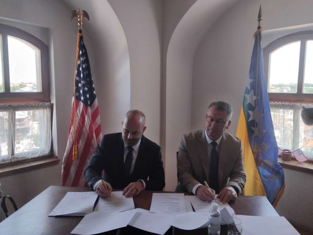 Potpisan ugovor o obnovi fasade Kule Zmaja od Bosne, odobreno 218 hiljada dolara iz američkog fonda