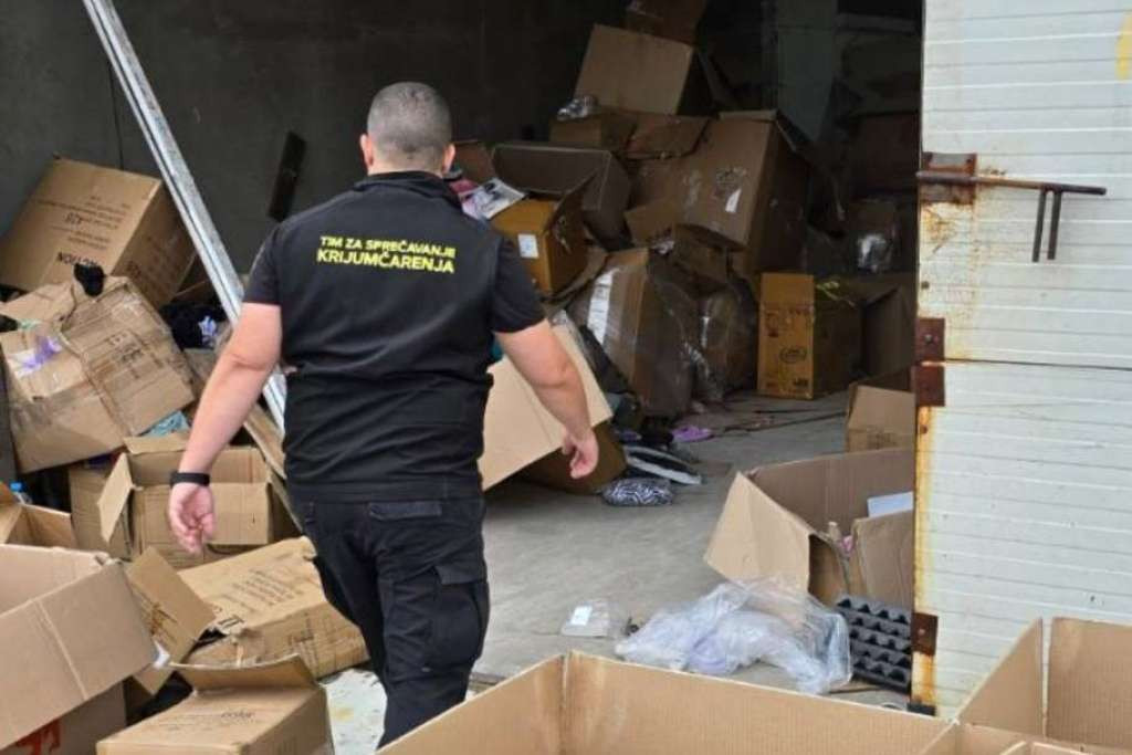 UIO na području RC Tuzla oduzela robu za internet prodaju vrijednu oko 253.000 KM