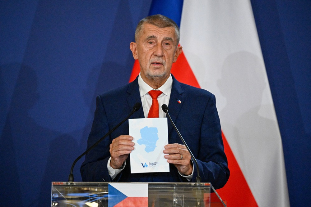 Premijer Češke spriječio predsjednika da ide na samit NATO-a kako ne bi uvrijedio i naljutio Trumpa