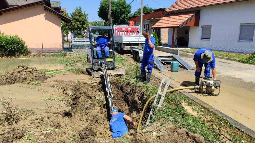 Pukla glavna transportna cijev, otežano vodosnabdijevanje dijela Brčkog