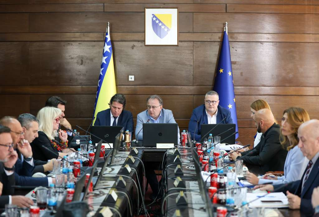 Vlada FBiH: Preporuka poslodavcima da u granicama svojih mogućnosti prilagode radno vrijeme 2. jula 2026.