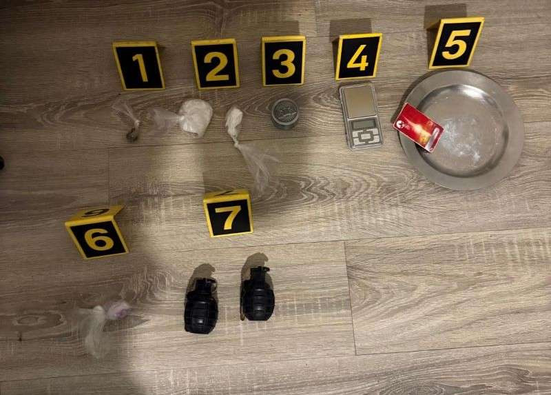 Uprava policije MUP-a ZDK pretresima u Zenici i Tešnju zaplijenila 4.4 kg opojne droge