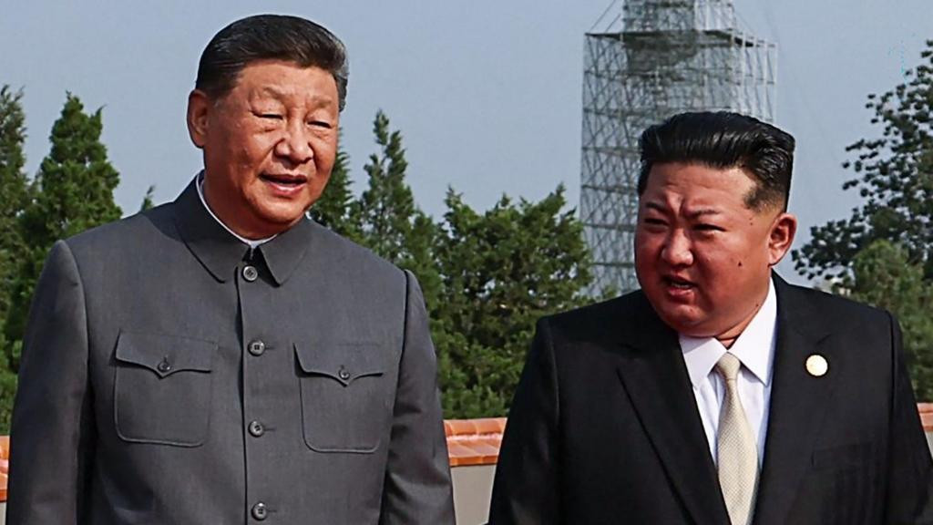 Xi Jinping dočekan u Pjongjangu uz vojne počasti i poruke prijateljstva