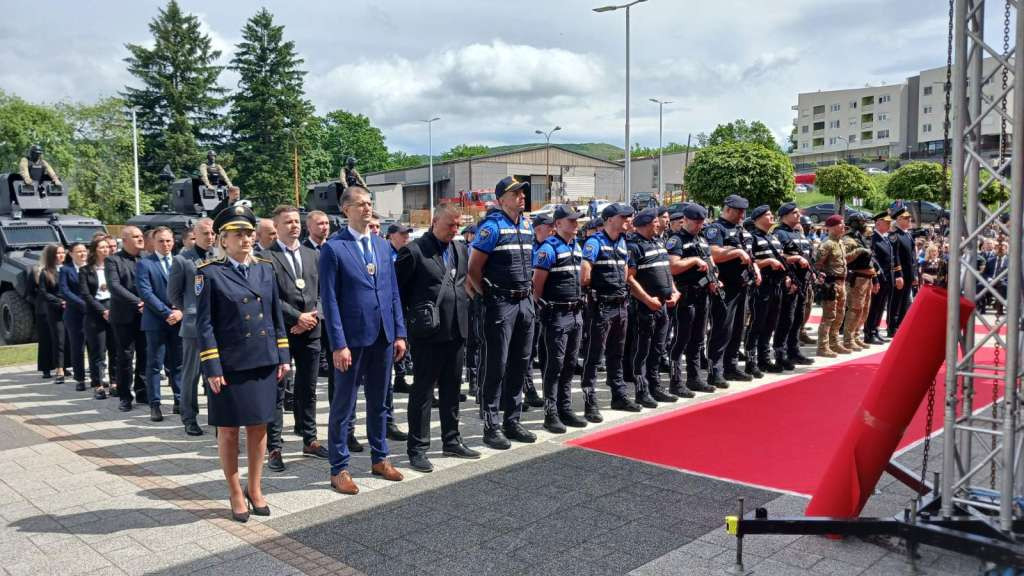 "Zlatna policijska značka" za Dan policije ZDK-a posthumno dodijeljena i specijalcu Vlatku Popovu