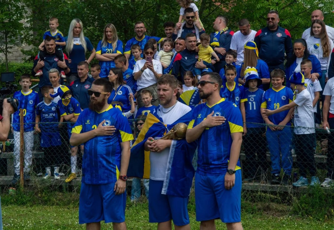 Helem Nejse objavio pjesmu "Svjetsko, a naše" kao navijačku posvetu reprezentaciji BiH nakon plasmana na Mundijal