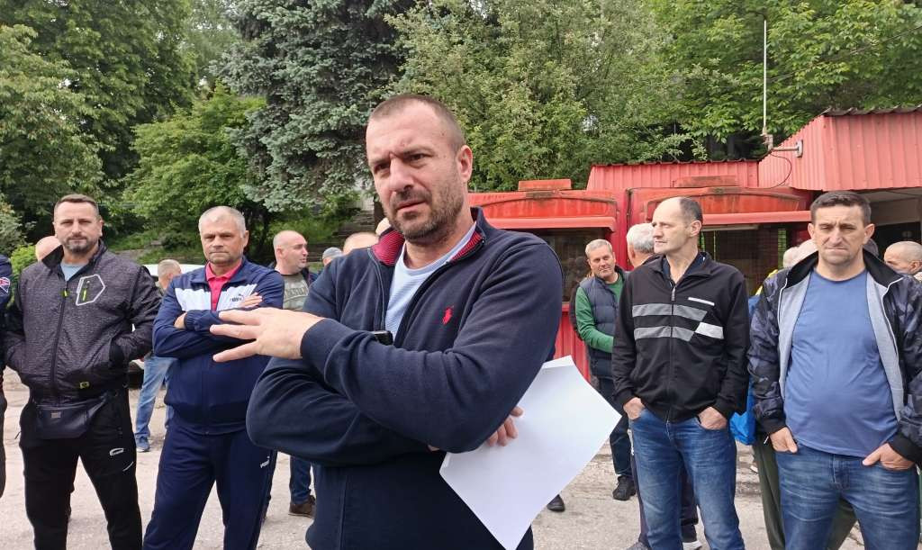Penzioneri zeničkog rudnika protestirali pred Upravom, rudari obustavili vađenje opreme iz jame