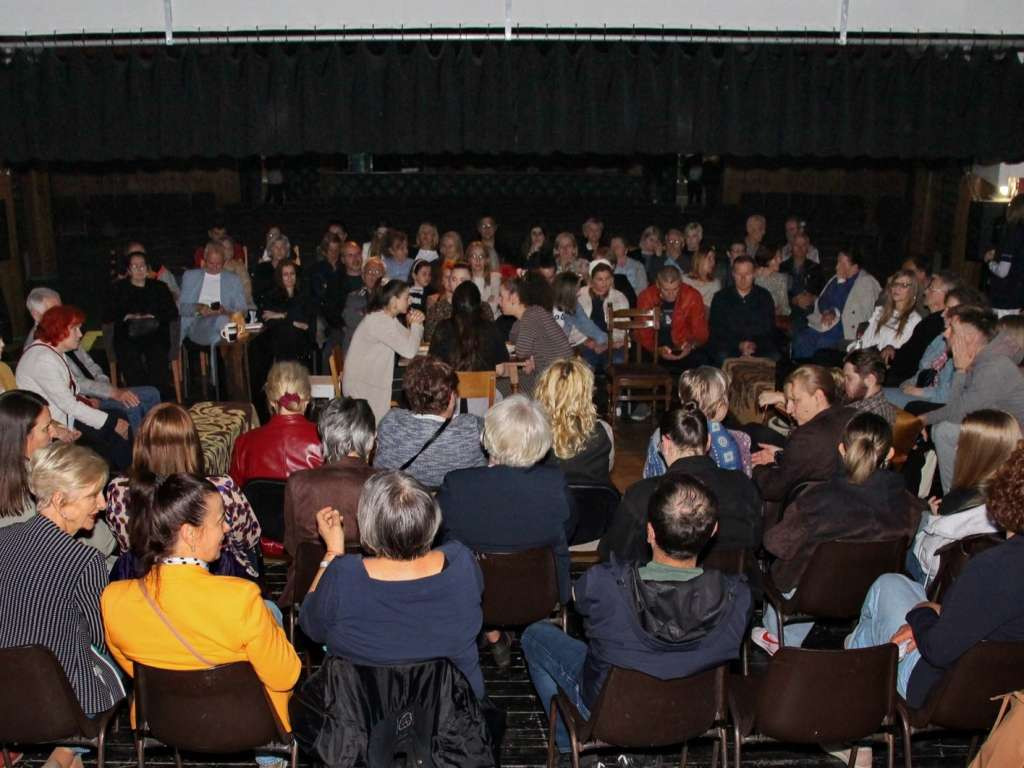 Predstavom 'Četiri sestre' nastavljen 13. Festival glumca Bosne i Hercegovine u Konjicu