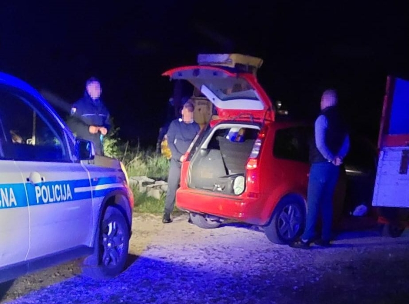 Dvojica državljana BiH uhićena nakon pokušaja krijumčarenja 15 stranih državljana