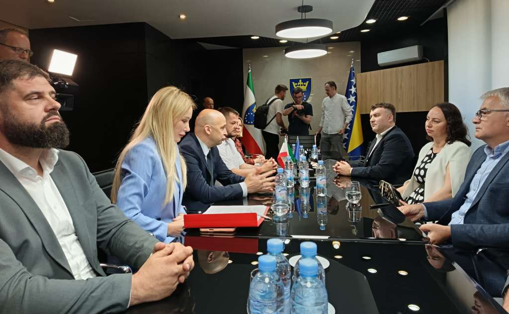 Novim kolektivnim ugovorom zdravstveni radnici u ZDK-u dobili uvećanje plaće za više od šest posto