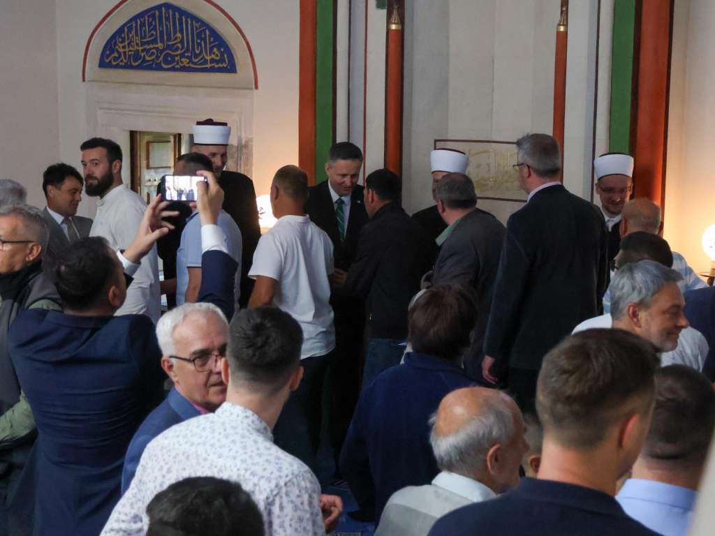 Bećirović klanjao bajram-namaz u džamiji Ferhadija u Banja Luci