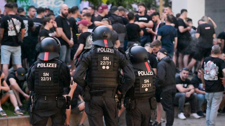 Neredi u Leipzigu uoči finala Konferencijske lige: policija intervenisala, više od 300 navijača pod nadzorom