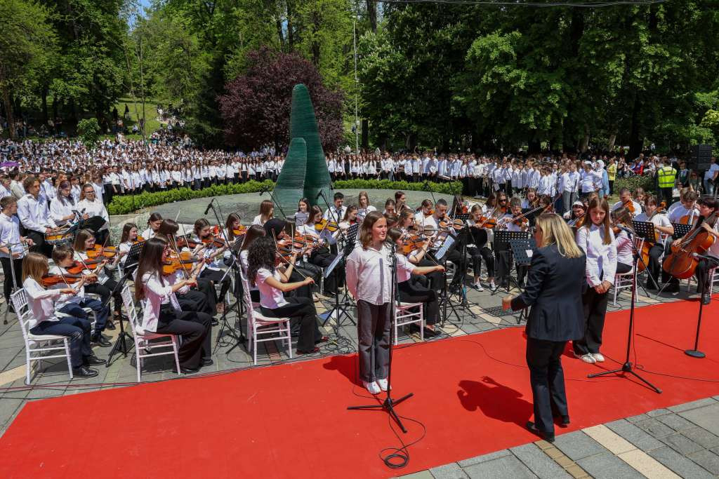 Dječija manifestacija 'Samo da rata ne bude': "Podsjećamo da nećemo zaboraviti, da ćemo se sjećati"