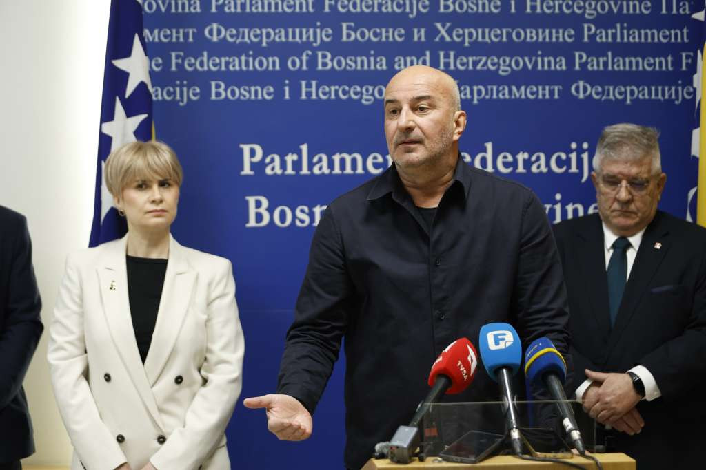 Čamdžić: Eventualna smjena Dragana Miokovića značila bi koncentraciju moći HDZ-u