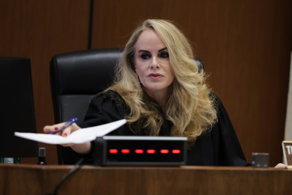 Žena optužena za pokušaj ubistva zbog pucnjave na Rihanninu vilu, prijeti joj kazna doživotnog zatvora