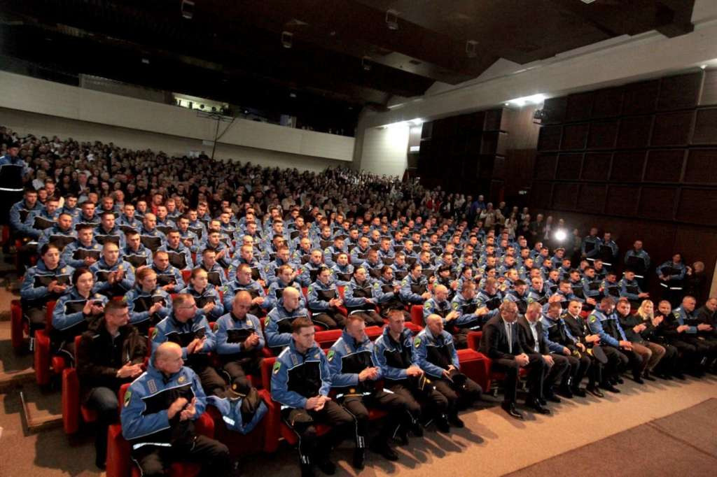 MUP Tuzlanskog kantona dobio 128 novih policajaca