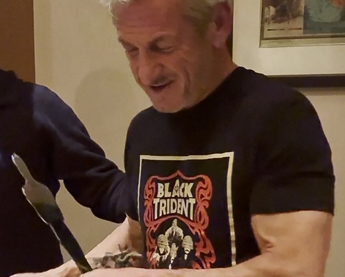 Sean Penn dobio Oscara napravljenog od oštećenog vagona iz Ukrajine