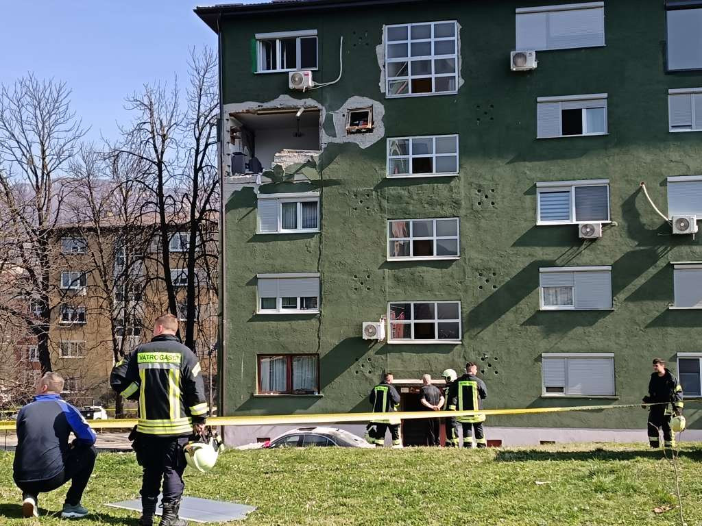 Zeničanin koji je jučer povrijeđen u eksploziji plina u svom stanu preminuo sinoć na KCUS-u