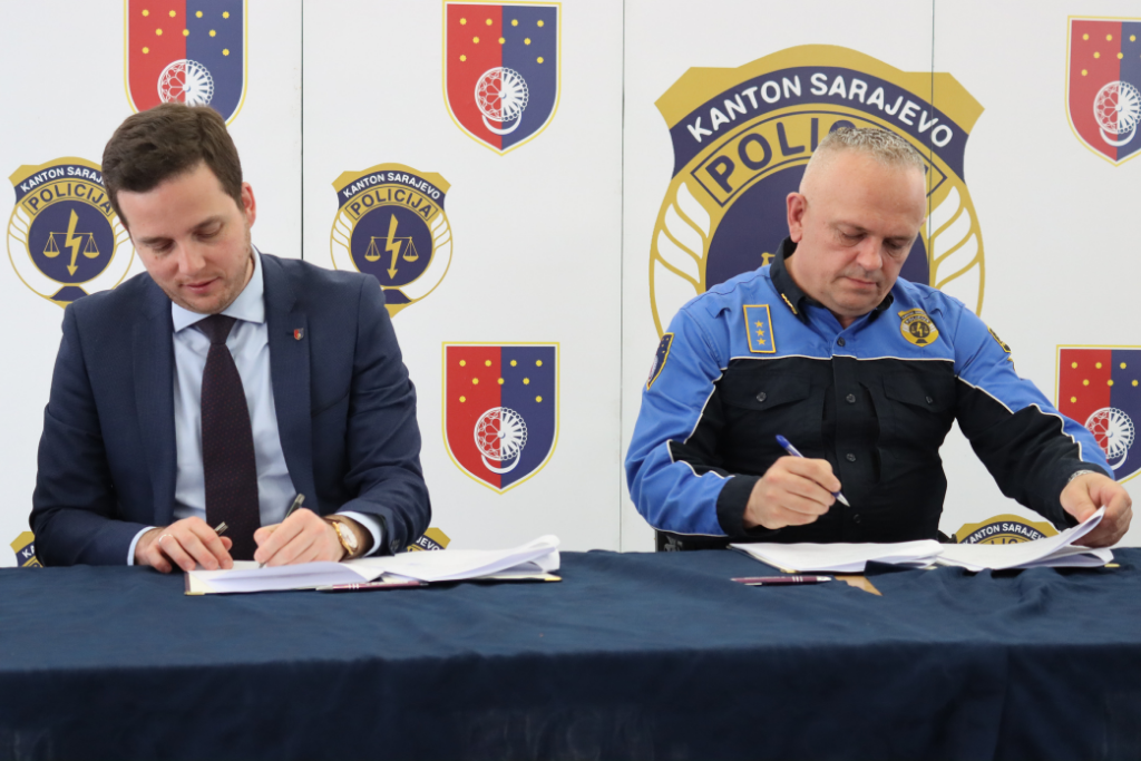 Novim Kolektivnim ugovorom Vlade KS i Sindikata policije omogućeno povećanje plate za oko 80% policijskih službenika