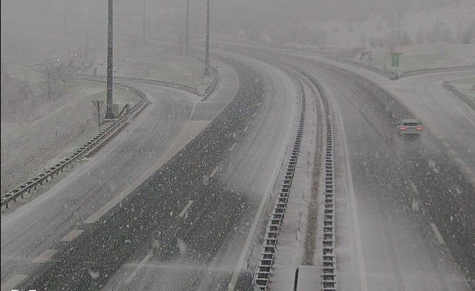 Snijeg i obilne padavine remete saobraćaj u regionu, pogoršanje vremena do nedjelje