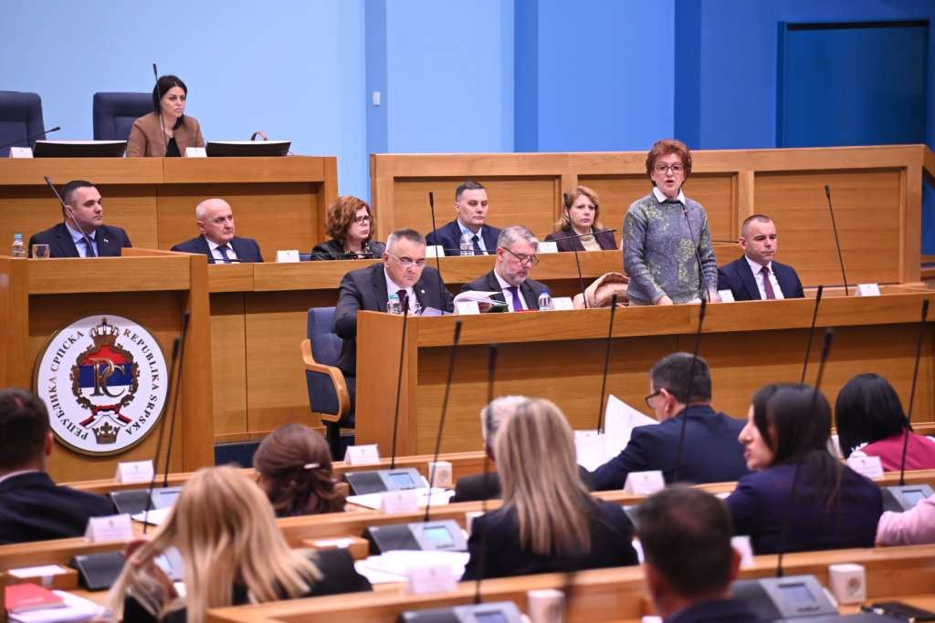 Opozicija u NSRS povećanje plata nazvala milostinjom, Vukanović udaljen sa sjednice