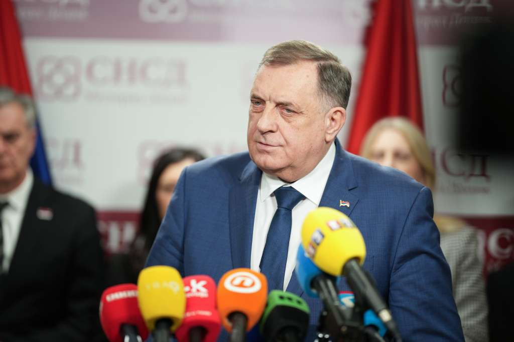 Dodik najavio besplatne udžbenike, povećanje plata i pomoć penzionerima i mladima