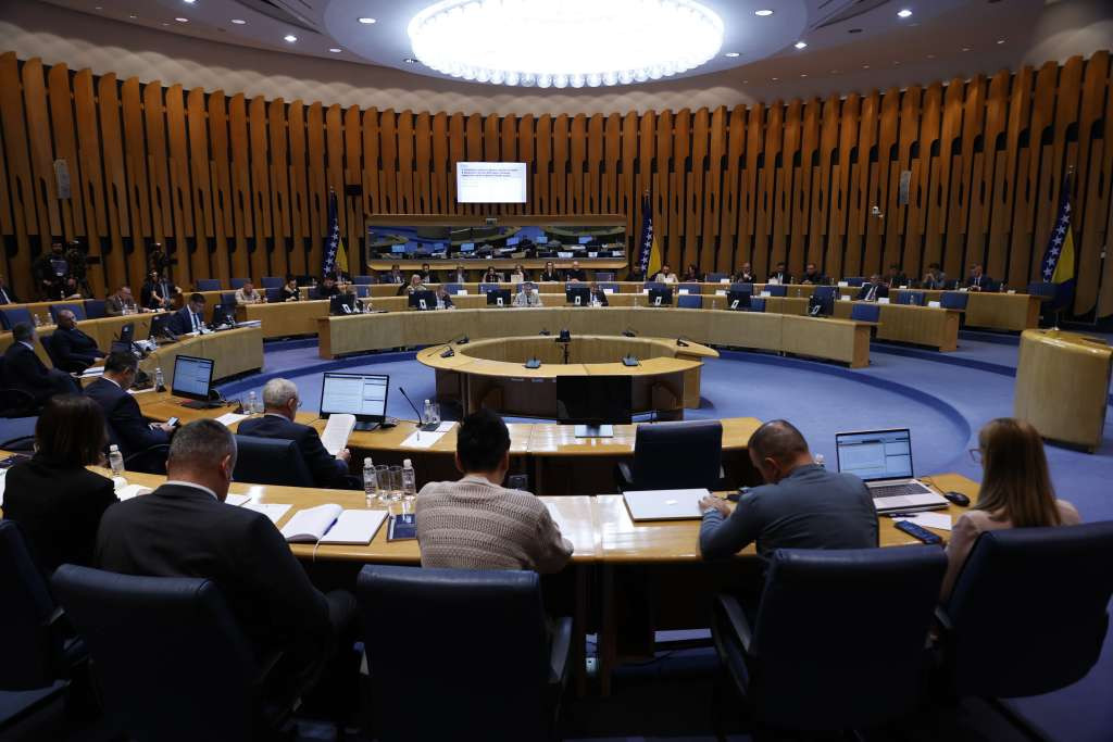 Dom naroda PSBiH danas o više zakonskih prijedloga, između ostalih i o zakonima o VSTV-u i Sudu BiH