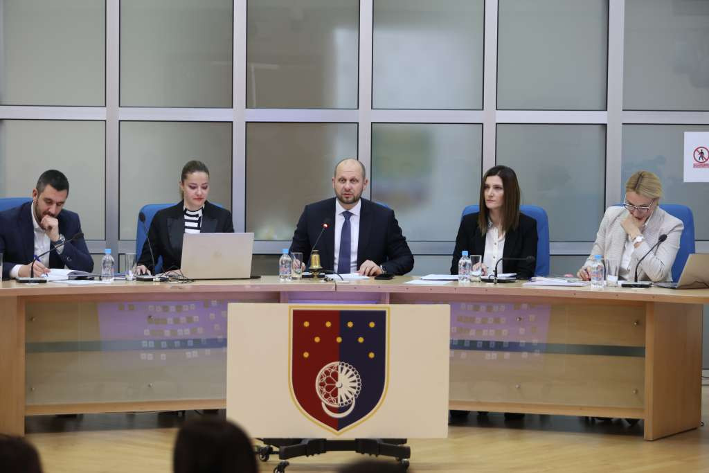 Skupština KS danas o ostavci premijera Uka i razrješenju Vlade KS, najavljeni i novi protesti građana