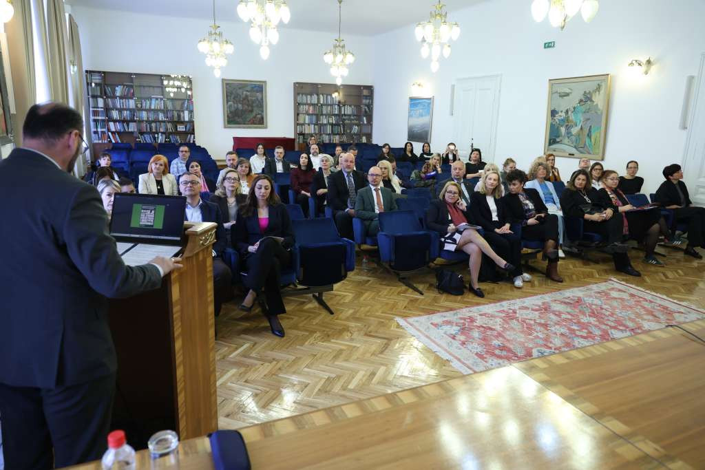 Naučni skup na UNSA: BiH ima dobar pravni okvir za zaštitu žena, ali je problem njegova primjena