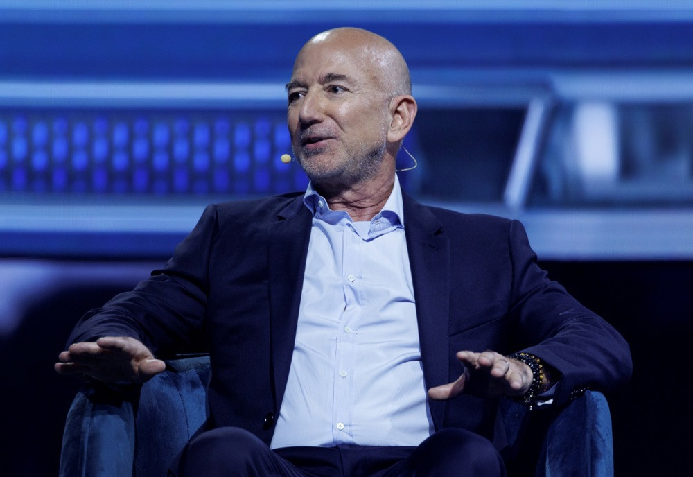 Jeff Bezos: SAD planira odlazak na Mjesec kako bi ostali tamo