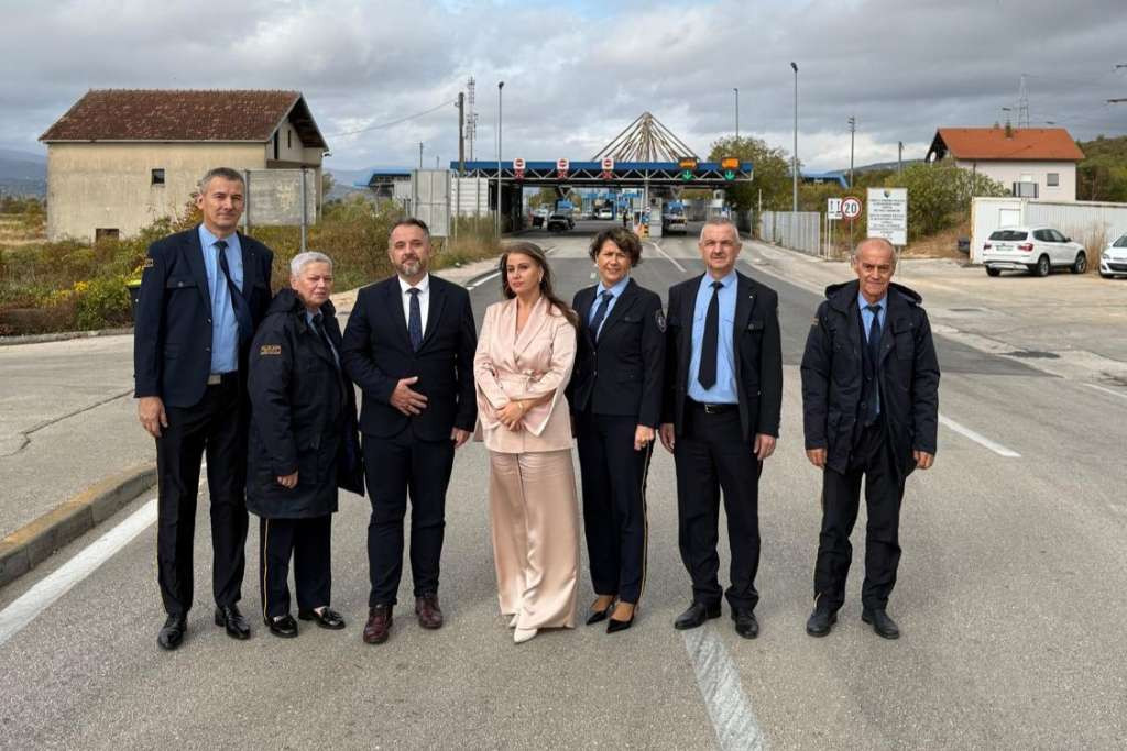 FUZIP osigurao nove službene uniforme za federalne granične inspektore