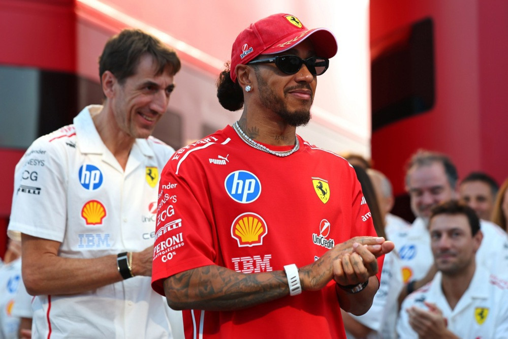 Hamilton podržao direktora Ferrarija Vassera