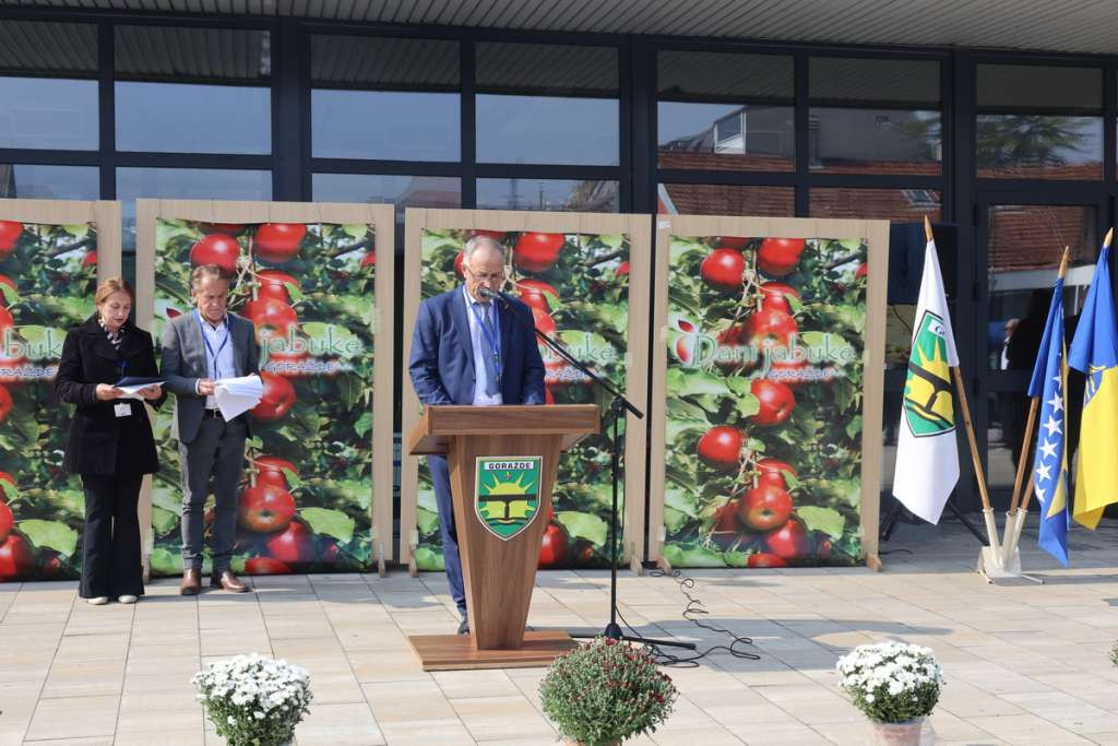 Na sajmu 'Dani jabuke' u Goraždu više od 90 izlagača iz BiH i zemalja regiona