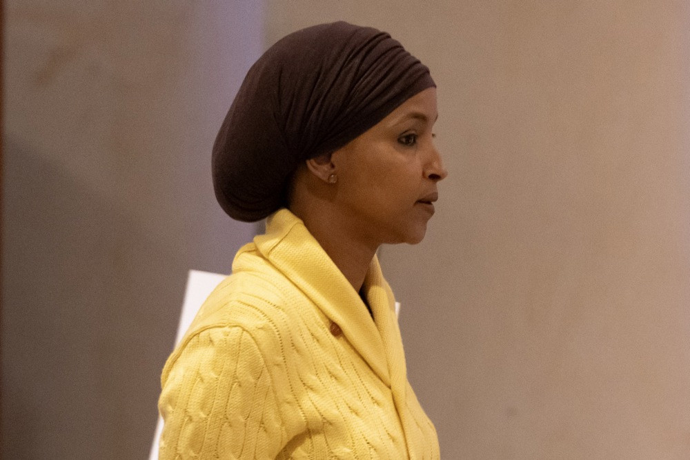 Federalni agenti pretresli kuću Ilhan Omar: Trumpova administracija godinama najavljuje istragu protiv kongresmenke