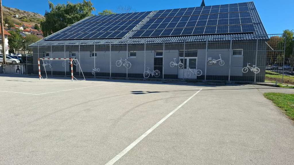 Livanjska škola proizvodi vlastitu struju uz pomoć solarnih panela i baterija
