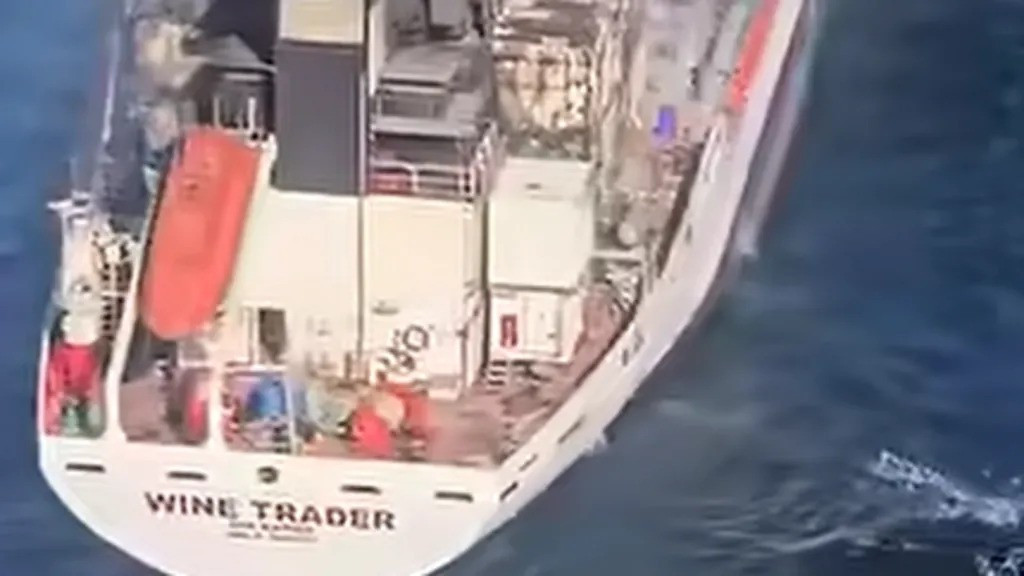 Osam članova posade nestalo u požaru na tankeru u Crnom moru kod Rumunije, sumnja na napad dronovima