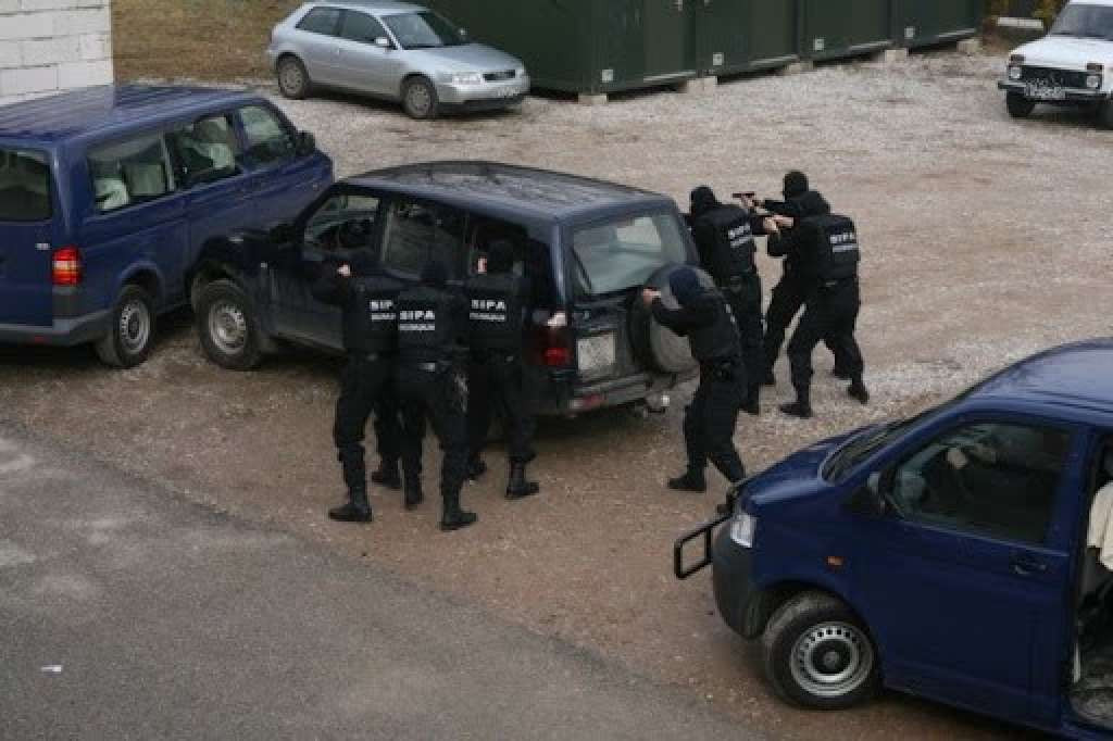 Akcija 'Istok Belt' - Uhapšene tri osobe na području Sarajeva i Kladnja zbog krijumčarenja migranata