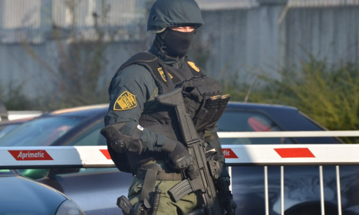 FUP pretresa prostorije Željeznica FBiH i Federalnog ministarstva prometa i komunikacija u Mostaru