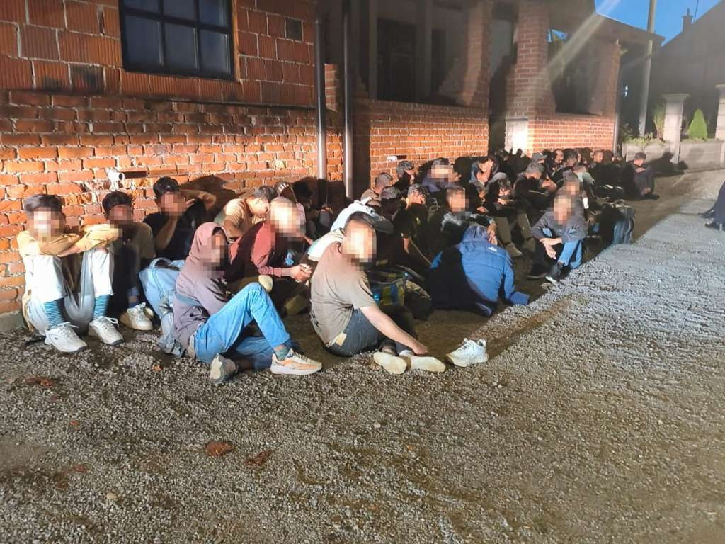 Dvojica krijumčara iz BiH dolijala policiji, jedan dojavljivao lokacije, a drugi prevozio migrante