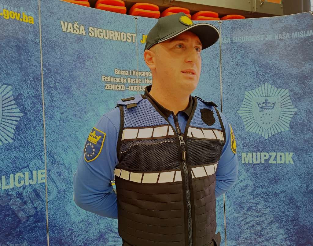MUP ZDK dobio 182 nova policajca, Elvedin Smajić iz Kaknja 'Zlatni kadet' 57. generacije