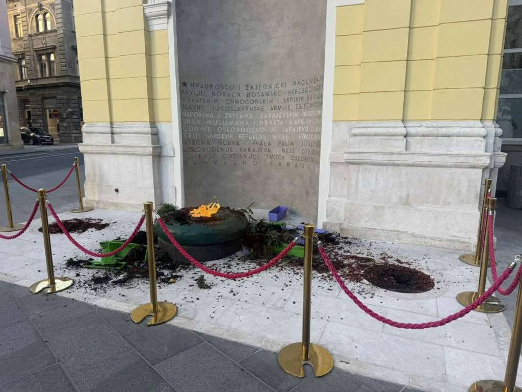 Grad Sarajevo osudio devastaciju spomenika Vječna vatra