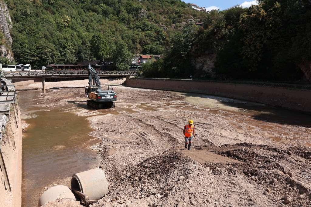 Avdić i Mijatović obišli radove na Bentbaši za čišće i uređenije korito Miljacke