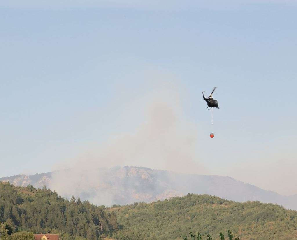 Pojačani resursi OS BiH na gašenju požara, od danas helikopter gasi požar i u Mrkonjić Gradu