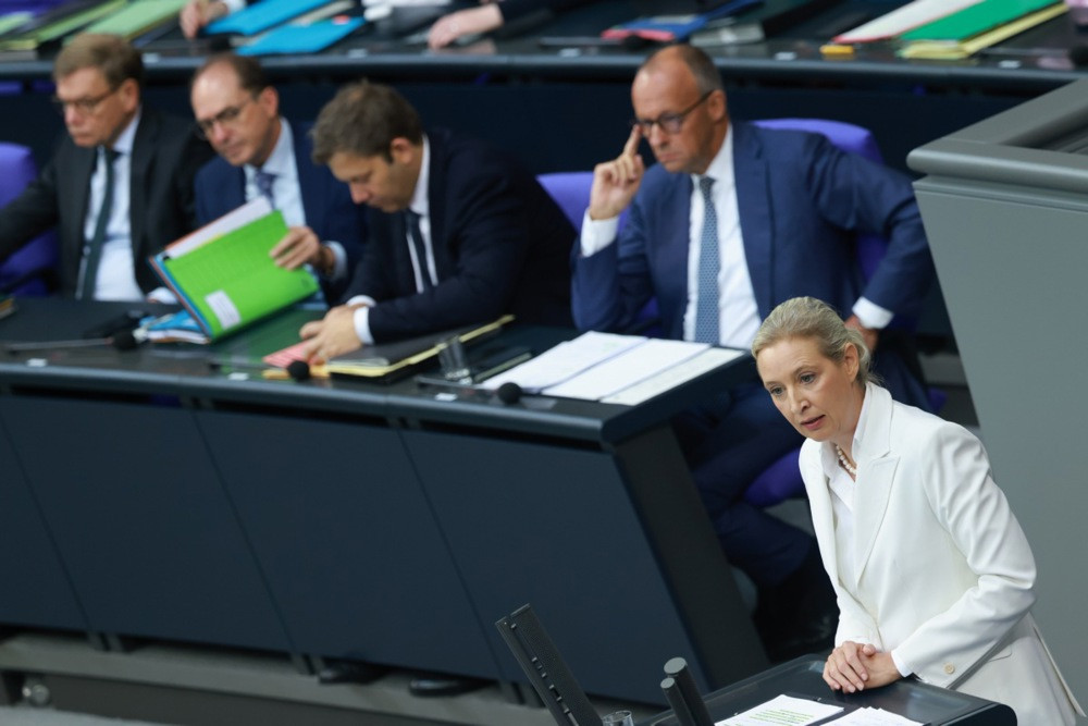 Njemački desničarski AfD zahtijeva deportaciju milion izbjeglica